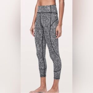 Lululemon In Movement Sz6 
Diffuse Starlight Black Tight Leggings